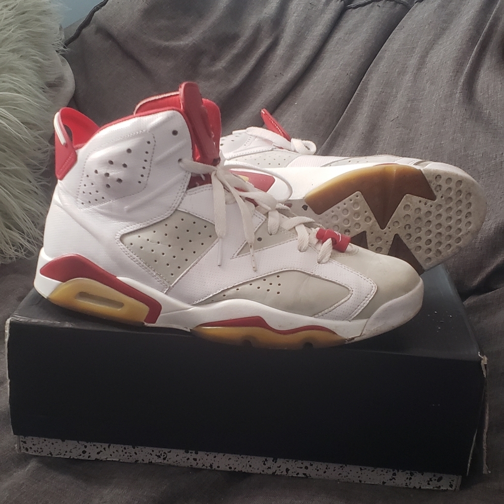 Used retro 6s with OG box 📦
